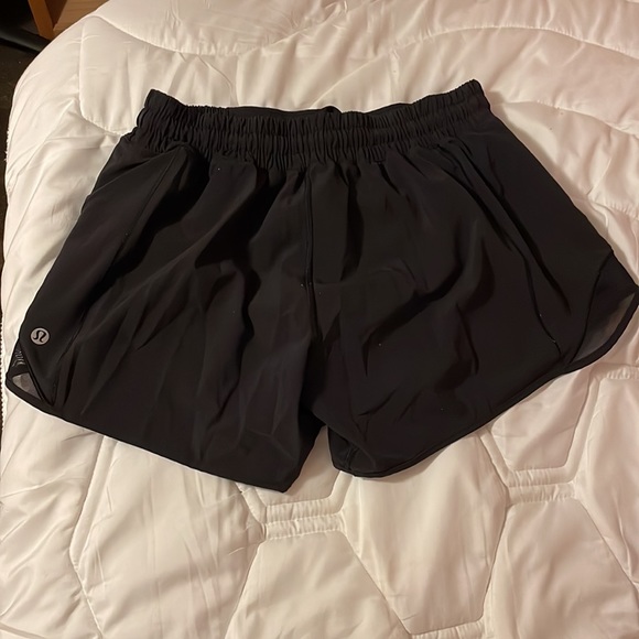 Black lululemon hotty hot shorts - Picture 2 of 4